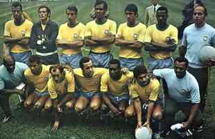 1970 - Na Copa do Mundo de 1970, que marcou o terceiro ttulo mundial brasileiro, as mudanas comearam a ser mais significativas: a gola redonda verde e nmeros verdes. Tambm no h registros do segundo uniforme daquela edio