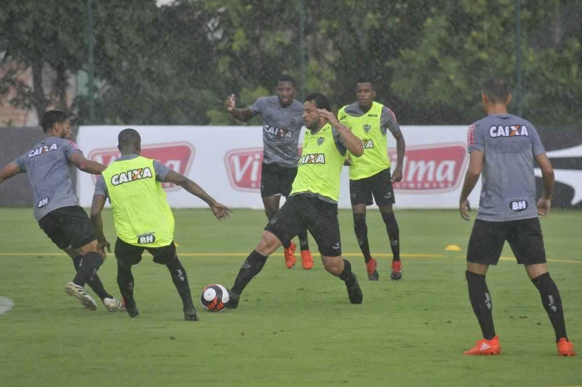 Volante Elias participou nesta quinta-feira do seu primeiro treino como jogador do Atltico. Roger Machado comandou uma atividade com bola utilizando atletas que no jogaram ou atuaram pouco diante do Cruzeiro