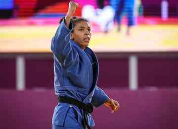 Atleta brasileira garantiu sua sétima medalha em mundiais, ao vencer de forma espetacular a japonesa Haruka Funakubo
