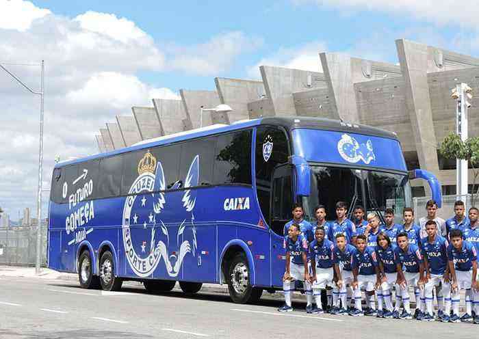 Fotos do ônibus da base do Cruzeiro - Superesportes