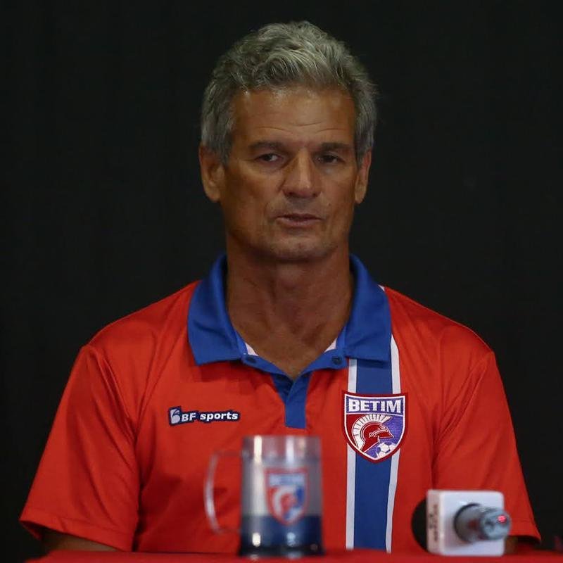 Com jogadores conhecidos da torcida mineira, como o zagueiro Edcarlos o meio-campista Leandro Domingues, o Betim apresentou o elenco nessa segunda-feira (21)