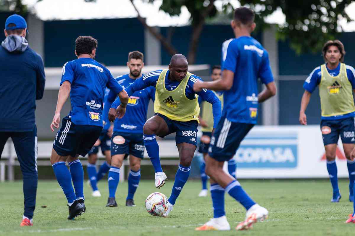 Imagens do primeiro treino do Cruzeiro antes do jogo contra o Cuiab, pela Srie B do Campeonato Brasileiro