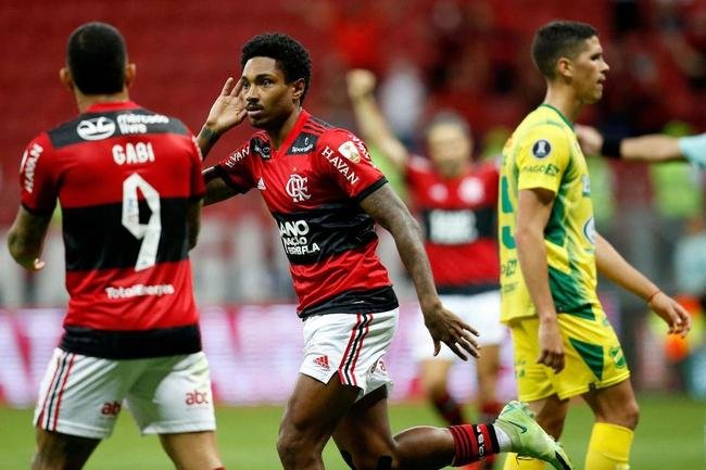 Oitavas de final de 2021 - Flamengo venceu o Defensa y Justicia, da Argentina, por 1 a 0 fora de casa no primeiro jogo. Na segunda partida, venceu em casa por 4 a 1 e se classificou.