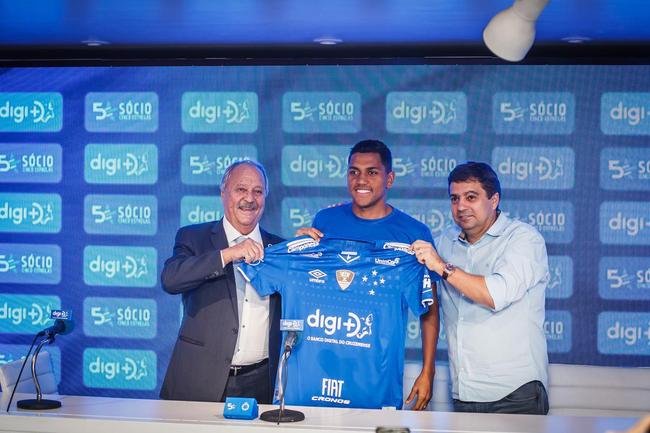 Pedro Rocha (atacante): emprestado pelo Spartak Moscou ao Cruzeiro em abril de 2019, o jogador no correspondeu. Para t-lo por nove meses, a gesto do ex-presidente Wagner Pires de S aceitou desembolsar cerca de R$ 3,2 milhes. Foram 33 jogos realizados e quatro gols marcados pela Raposa. 