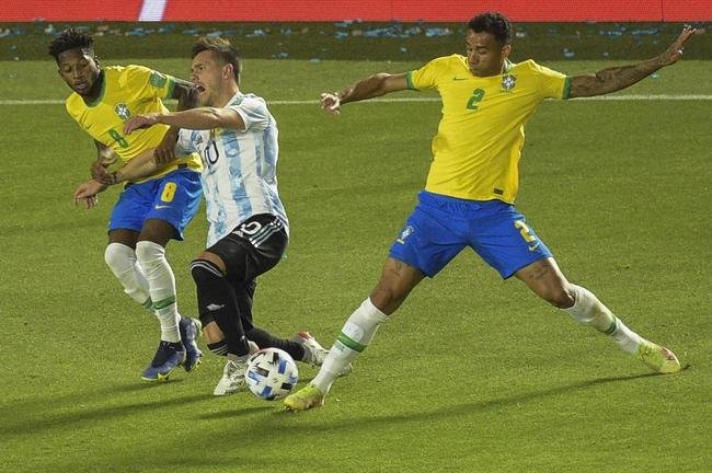 Sem Neymar, Brasil encarou a Argentina em clssco agitado pelas Eliminatrias