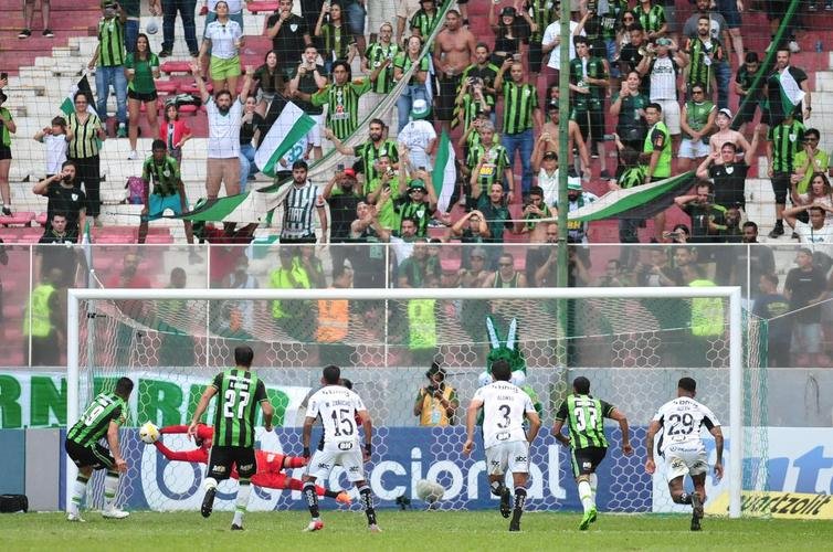 Fotos da partida entre Amrica e Atltico, no Independncia, pela 24 rodada do Campeonato Brasileiro