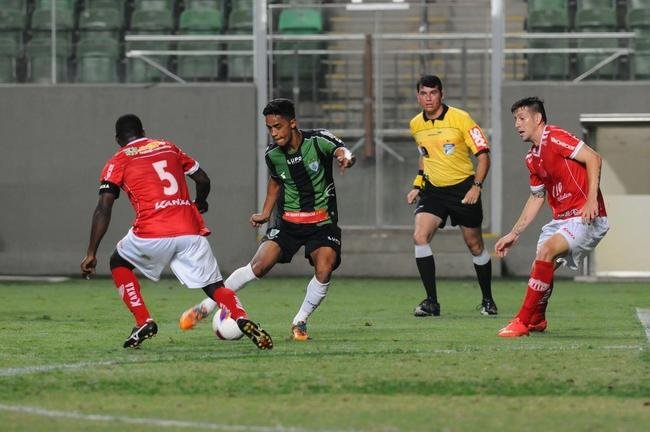 Imagens do jogo entre Amrica e Mogi Mirim no Independncia