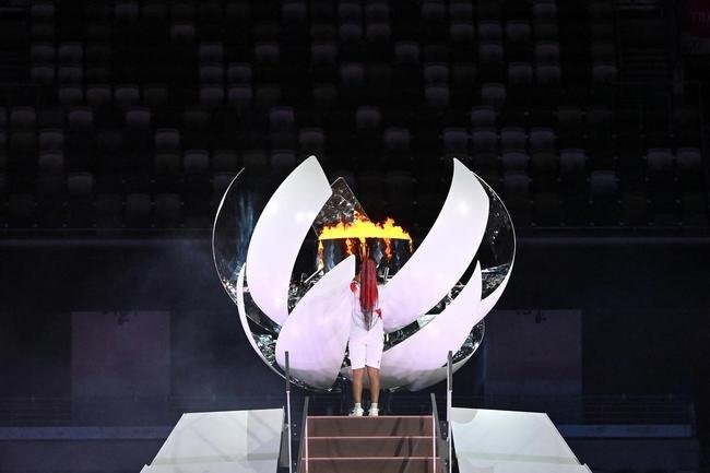 Acendimento da pira olmpica na cerimnia de abertura dos Jogos de Tquio