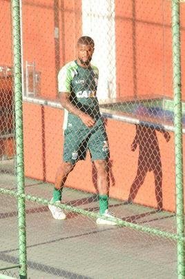 Depois de reunio com elenco e diretoria, Adilson Batista observou treino comandado por Drubscky no Amrica