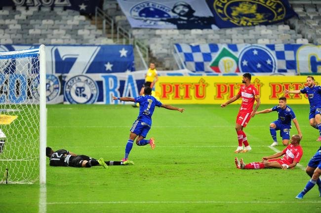 Cruzeiro e CRB se enfrentaram no Mineir�o
