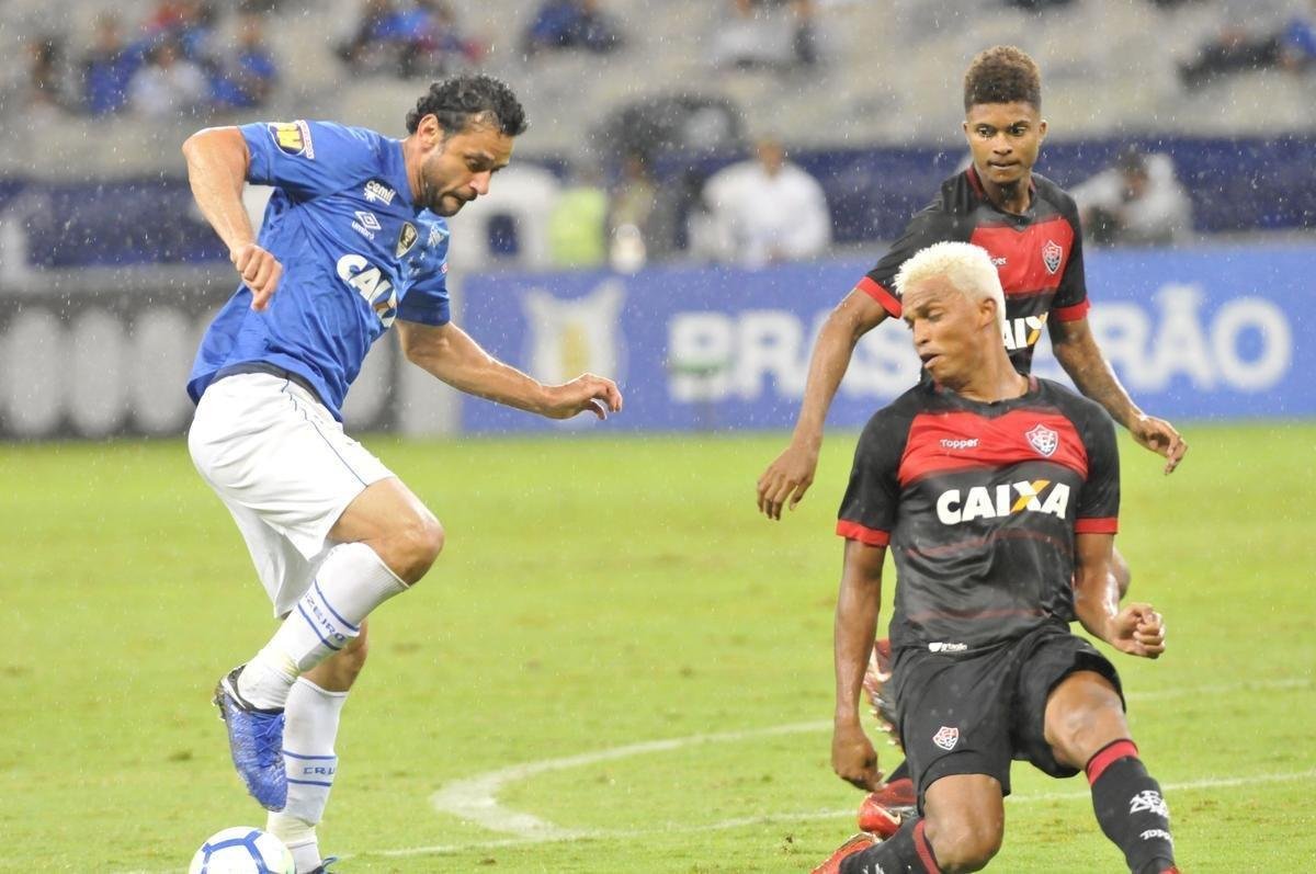 No segundo tempo, Fred marcou duas vezes e ampliou vantagem do Cruzeiro para 3 a 0