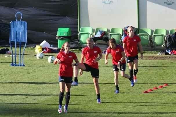 Treino bastante descontrado da Seleo Norte-Americana Feminina de Futebol no CT do Amrica, em BH