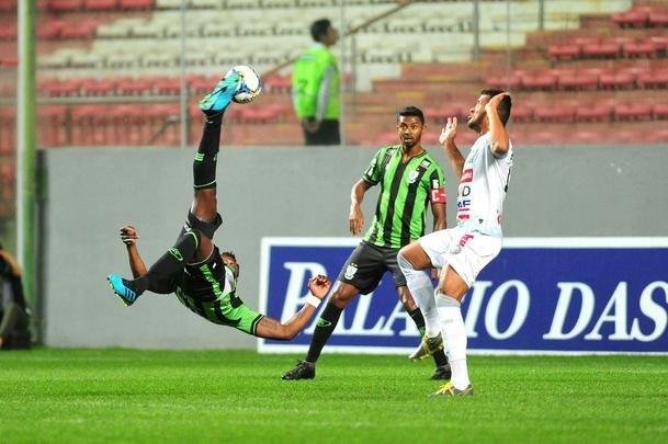 Fotos do jogo entre Amrica x Operrio