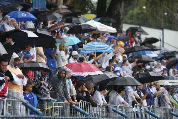 Em dia de forte chuva em Belo Horizonte, atividade foi acompanhada por mil associados
