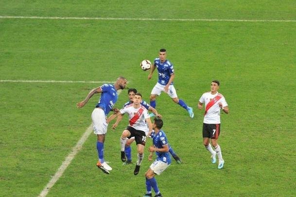 Lances do segundo tempo do duelo entre Cruzeiro e River Plate pela Copa Libertadores