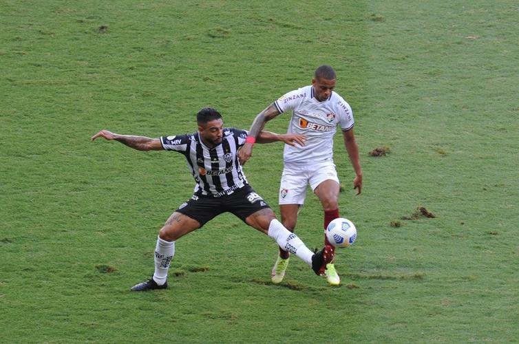 Ainda no primeiro tempo, o Atltico empatou em cobrana de pnalti de Hulk aps reviso do VAR: 1 a 1