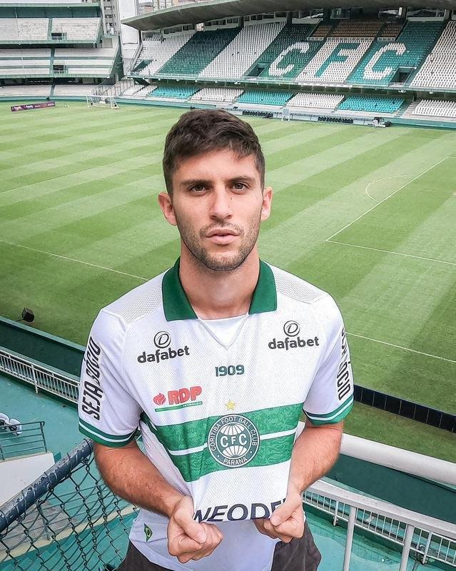 Coritiba anunciou o zagueiro chileno Kuscevic