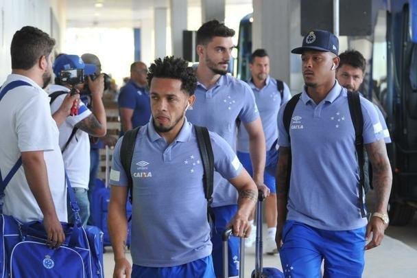 Jogadores do Cruzeiro embarcaram no Aeroporto de Confins, na tarde desta tera-feira, para duelo decisivo contra o Corinthians, em So Paulo, pela final da Copa do Brasil