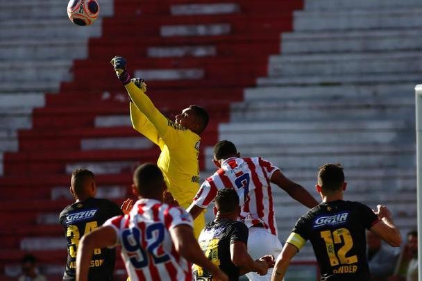 Nutico e Sport se enfrentaram nos Aflitos para o primeiro clssico do ano de 2020 no futebol brasileiro