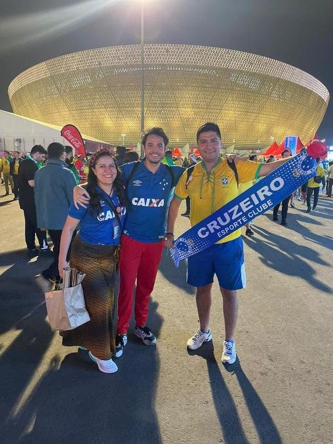 Hugo Prez, Jos Luis Cortes e Jeniffer Monter: mexicanos que torcem pelo Cruzeiro no jogo entre Brasil e Camares, em Lusail, pela Copa do Mundo de 2022, no Catar