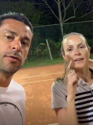 Fred curte férias com a esposa em um resort no litoral de Santa Catarina