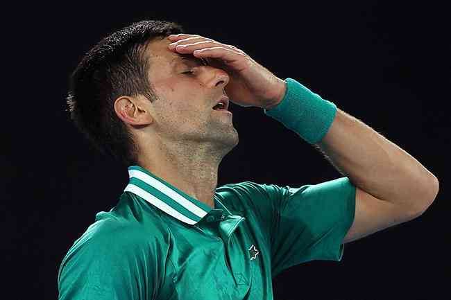 Autoridades australianas suspendem deportação de Novak Djokovic