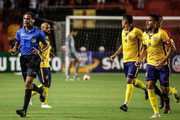 O Sport recebeu o Retrô FC em jogo adiantado da 5ª rodada do Campeonato Pernambucano. A partida marcou a estreia da Ilha do Retiro na temporada 2020