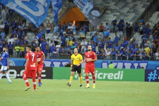 Cruzeiro enfrentou o CRB no Mineiro