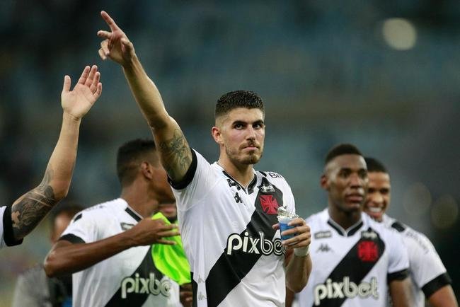 10 - Vasco: 7V, 2E, 2D (69,7%)