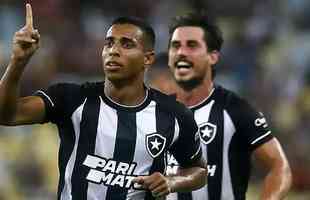 Botafogo - 9 jogos, sendo 5 sem levar gol
