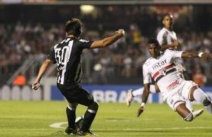 Atl�tico saiu atr�s, conseguiu virada com R�ger Guedes e Ricardo Oliveira, mas cedeu empate no Morumbi