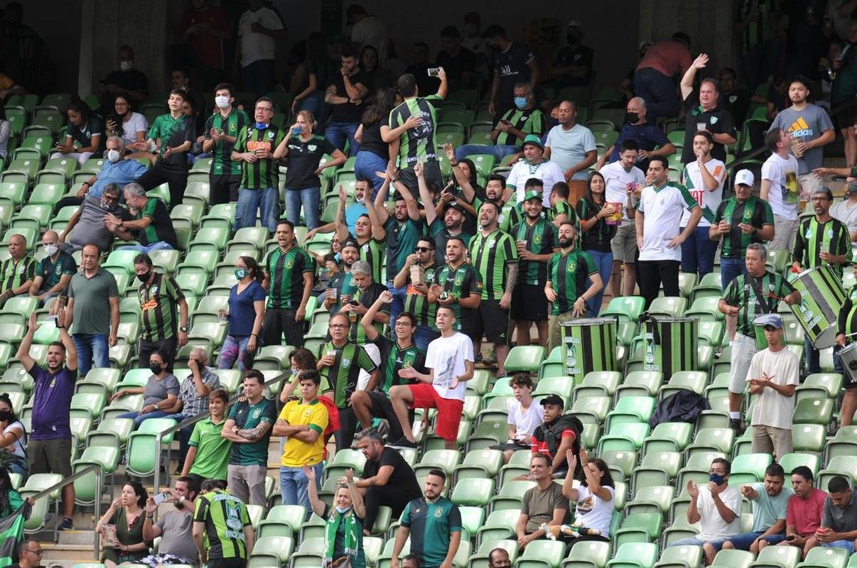 Fotos das torcidas de Amrica e Atltico, no Independncia, em BH, em clssico vlido pela sexta rodada do Campeonato Mineiro