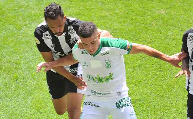Marlon voltou a ser titular do América no domingo (29), na vitória por 2 a 0 sobre o Ceará