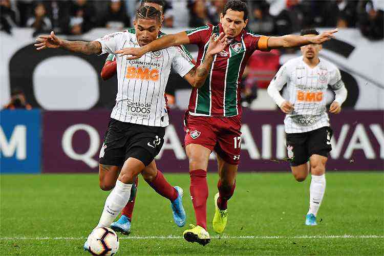 Internacional e Corinthians ficam no empate em jogo cheio de gols