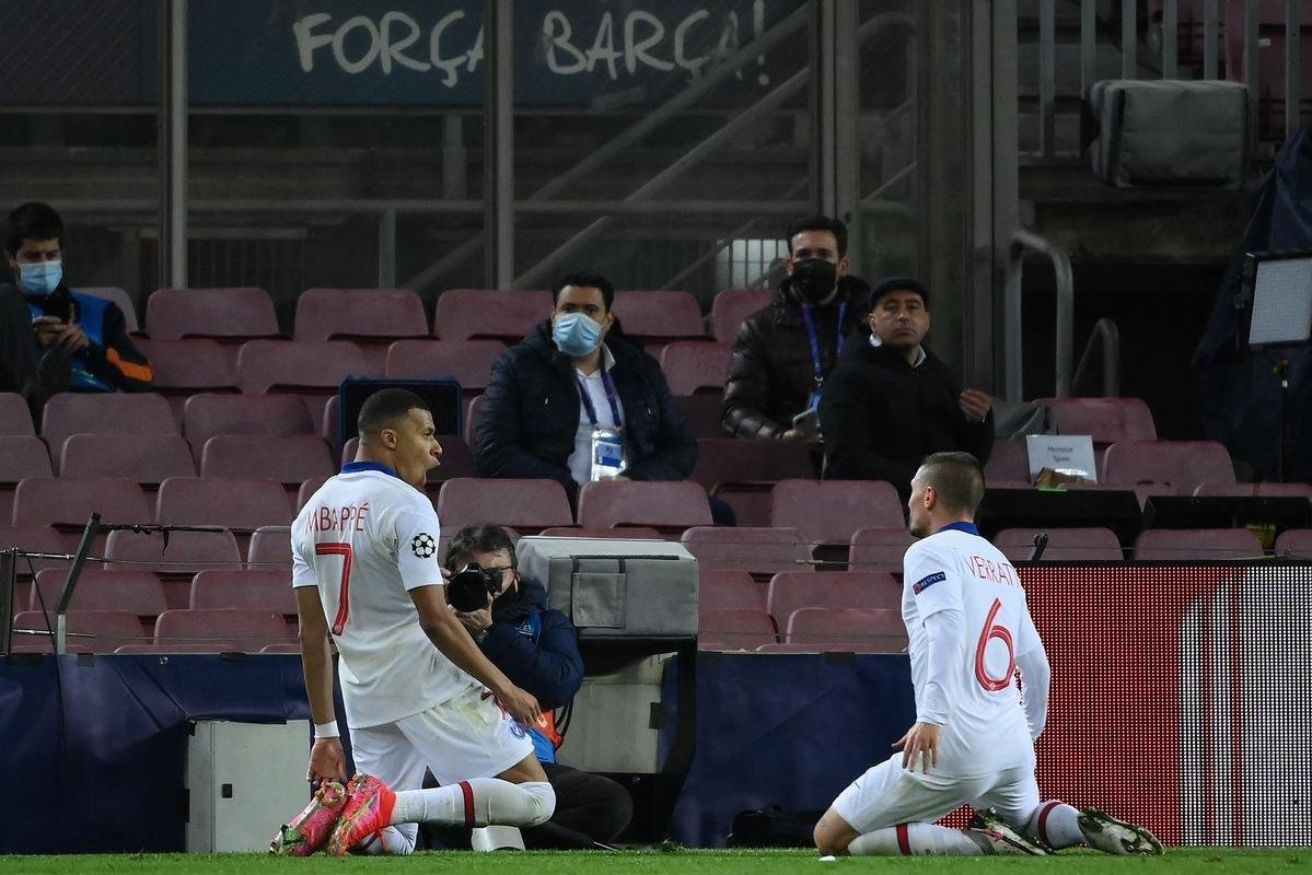 Fotos do duelo entre Barcelona e Paris Saint-Germain, no Camp Nou, em Barcelona, pela ida das oitavas de final da Liga dos Campees da Europa