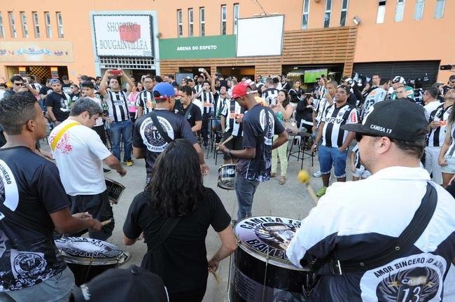 Atleticanos, devotos de 'São Victor', celebram dia da defesa que marcou campanha da Libertadores 2013
