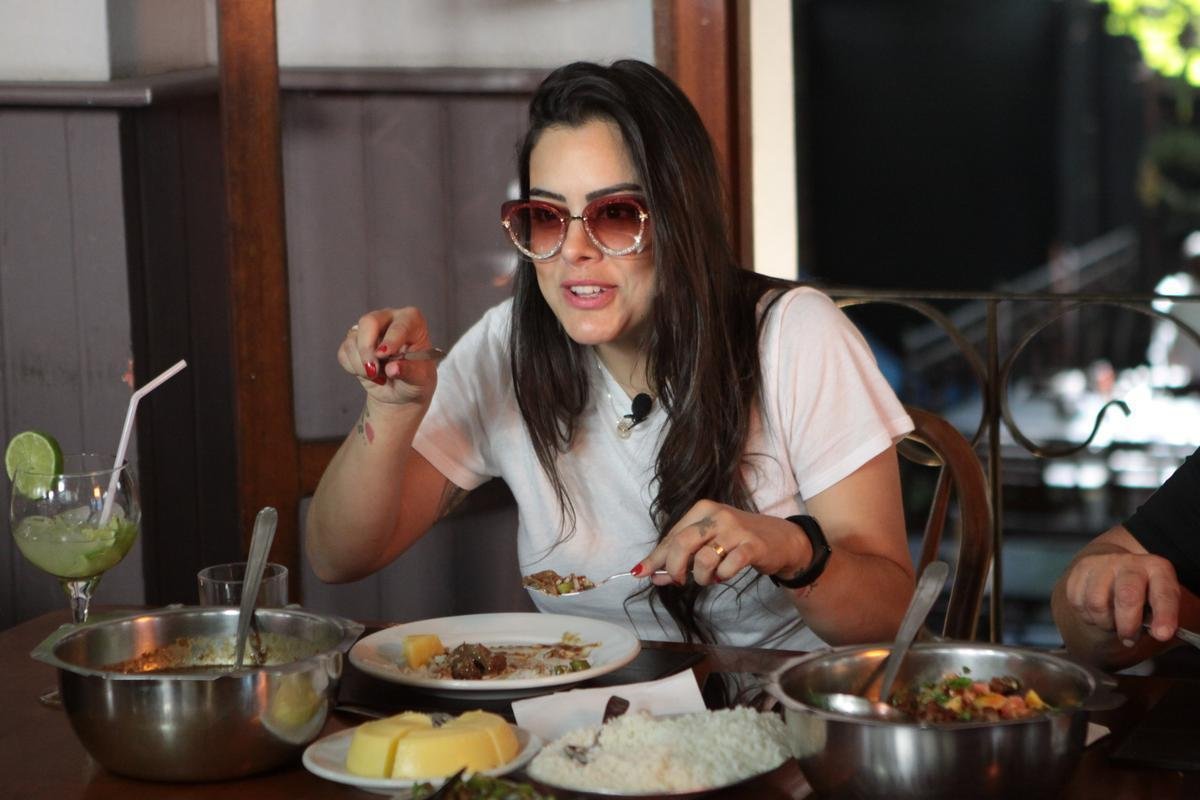 Na primeira vez de Larissa Riquelme em Belo Horizonte, levamos a modelo e apresentadora paraguaia para um verdadeiro banquete de pratos tpicos da culinria mineira. E ela adorou!