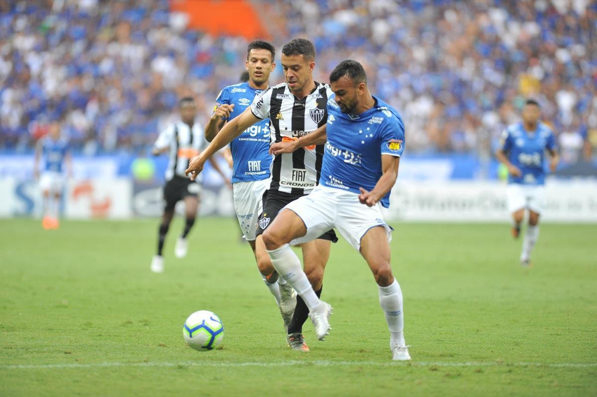 Fotos do primeiro tempo do clssico entre Cruzeiro e Atltico, no Mineiro, pelo Brasileiro