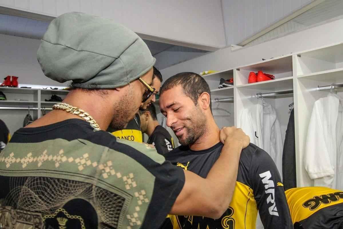 Ronaldinho Gacho se despediu dos jogadores e dos funcionrios do Atltico