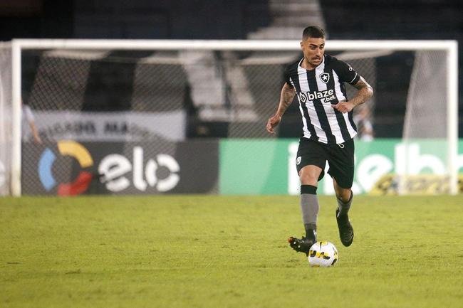 Fotos da partida entre Botafogo e Amrica, pelo duelo de volta das oitavas de final da Copa do Brasil. Jogo foi realizado nesta quinta-feira (14), no estdio Nilton Santos, na cidade do Rio de Janeiro.