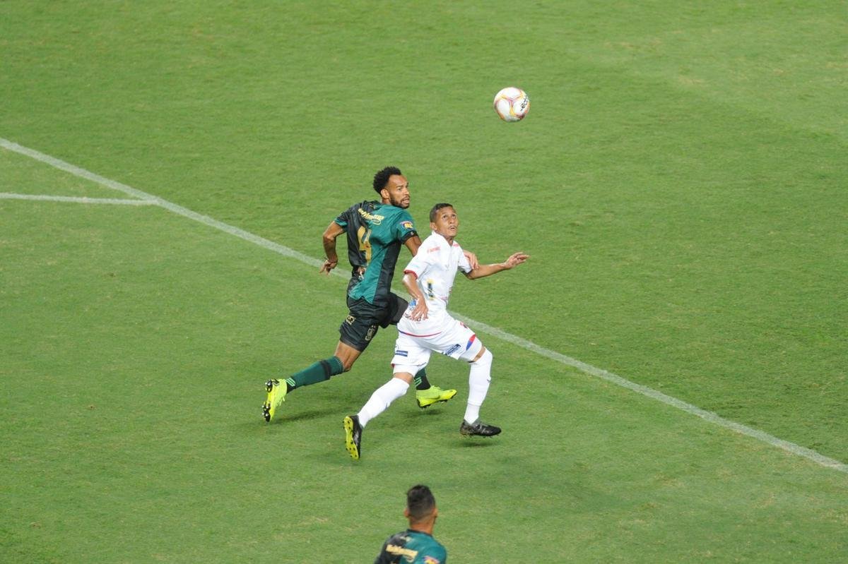 América x Paraná: veja fotos do jogo no Independência