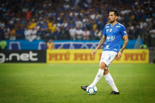 Volante Ariel Cabral pelo Cruzeiro, em 2019
