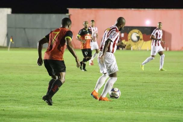 Com o resultado, o Alvirrubro precisar vencer, de qualquer jeito, o Sampaio Corra, na prxima rodada, nos Aflitos 