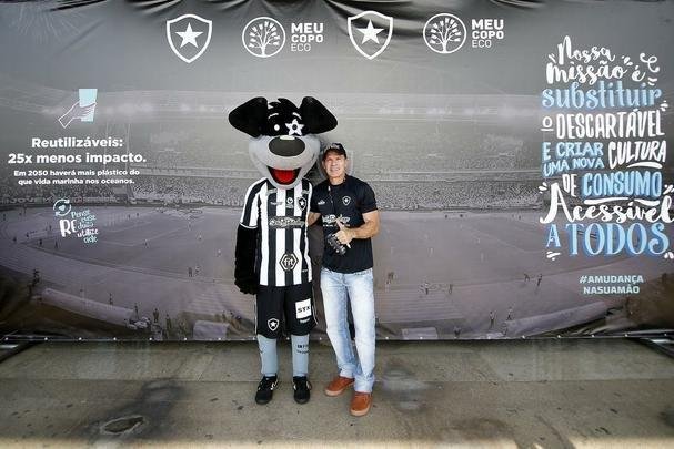 Fotos da vitória do Botafogo sobre o Atlético, por 2 a 1, no Engenhão, pela 18ª rodada do Brasileiro