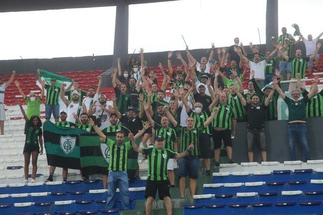 Fotos da partida entre Guaran e Amrica no Estdio Defensores del Chaco, em Assuno, pela segunda fase da Copa Libertadores
