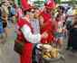 Suos ensinam a fazer fondue de queijo, enquanto brasileiros sambam em Rostov do Don 