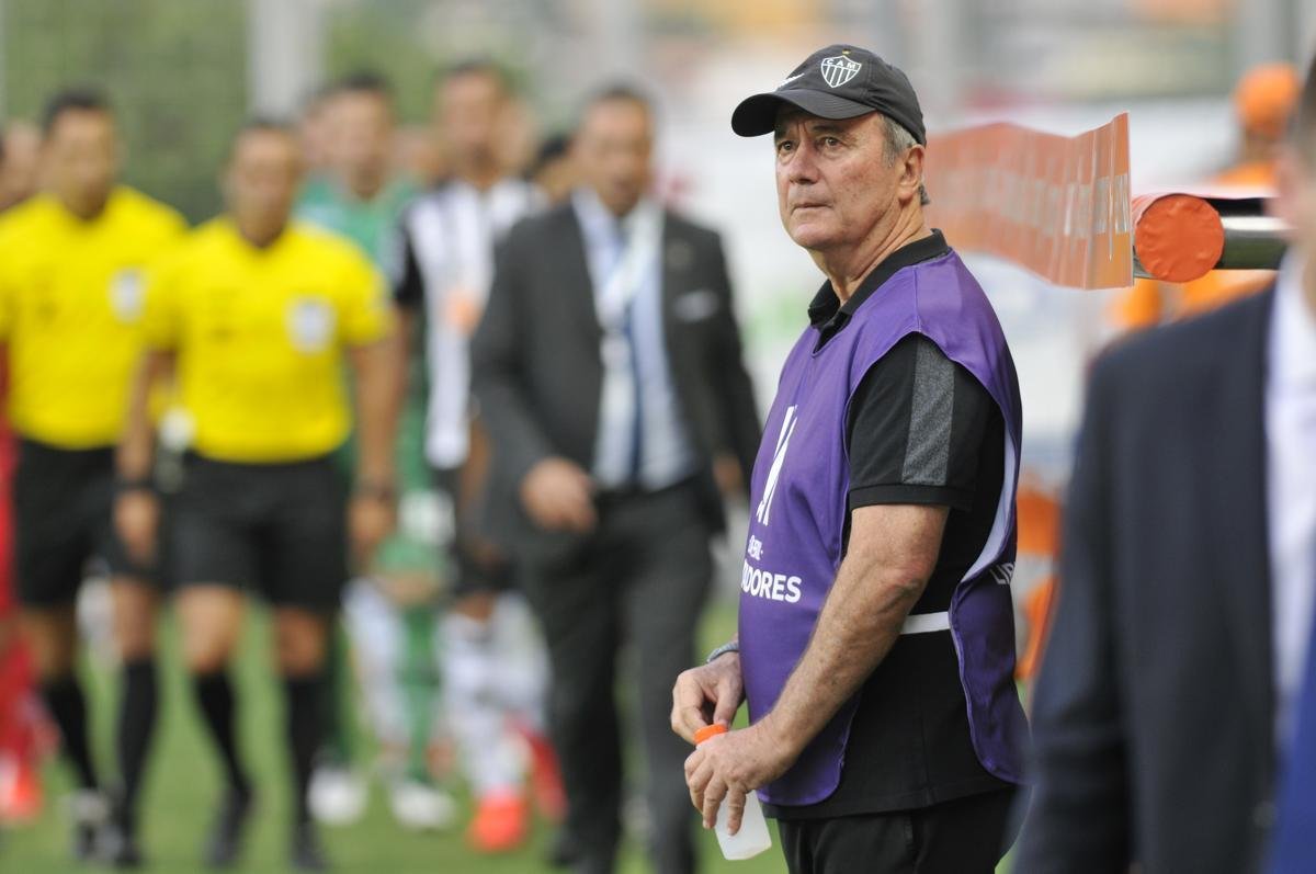 No primeiro tempo, Atltico abriu 3 a 1 no placar, com gols de Luan e Ricardo Oliveira (2)