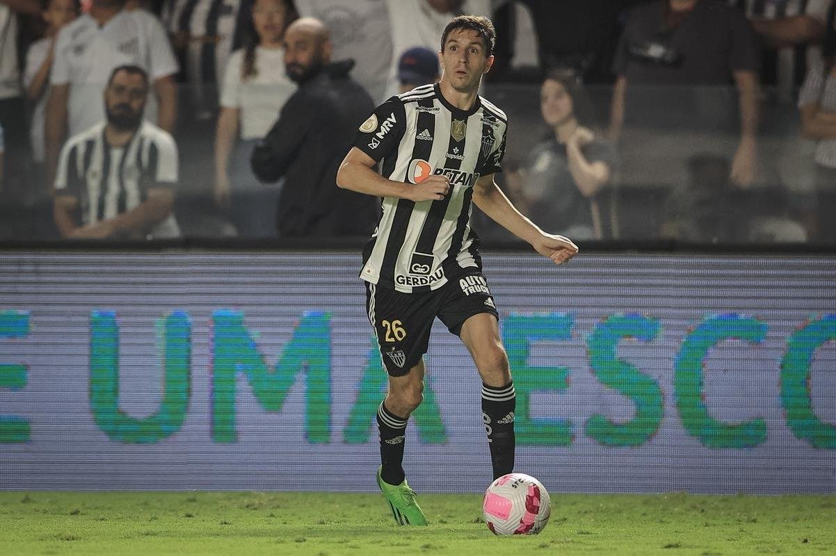 Fotos do jogo entre Santos e Atltico na Vila Belmiro, em Santos, pela 30 rodada do Campeonato Brasileiro
