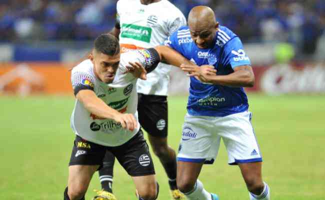 Na partida de ida das semifinais do Campeonato Mineiro, o Athletic perdeu por 2 a 0 para o Cruzeiro