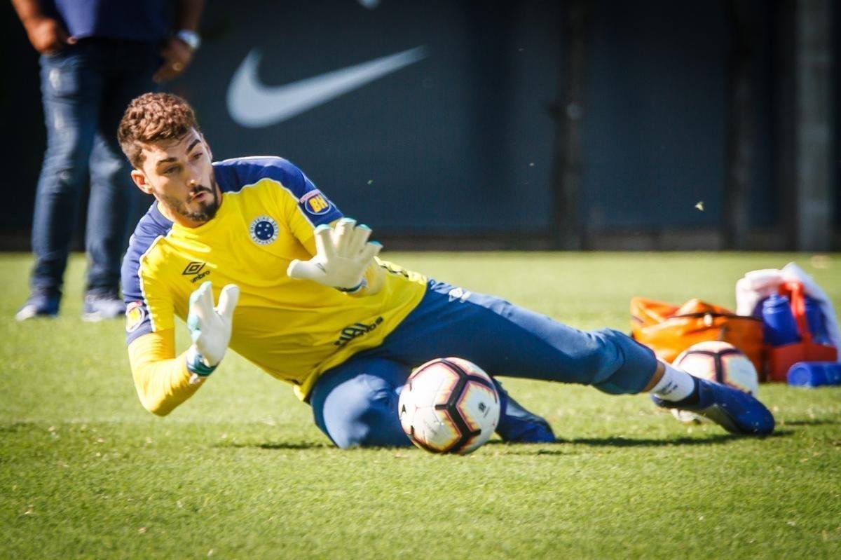 Cruzeiro treinou no complexo Nuevo Gasmetro, do San Lorenzo, antes da estreia na Copa Libertadores. Time celeste enfrenta o Huracn, nesta quinta-feira (07/03), s 19h, no El Palacio